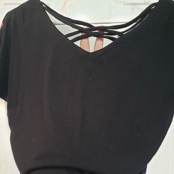 6/$20 Patterned Tee - Picture 3 of 4